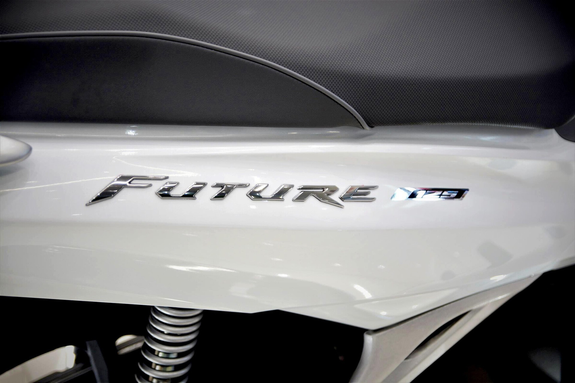 Honda Future 125 Fi thân xe