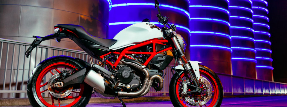 Trang bị tiện ích và an toàn trên Ducati Monster 797